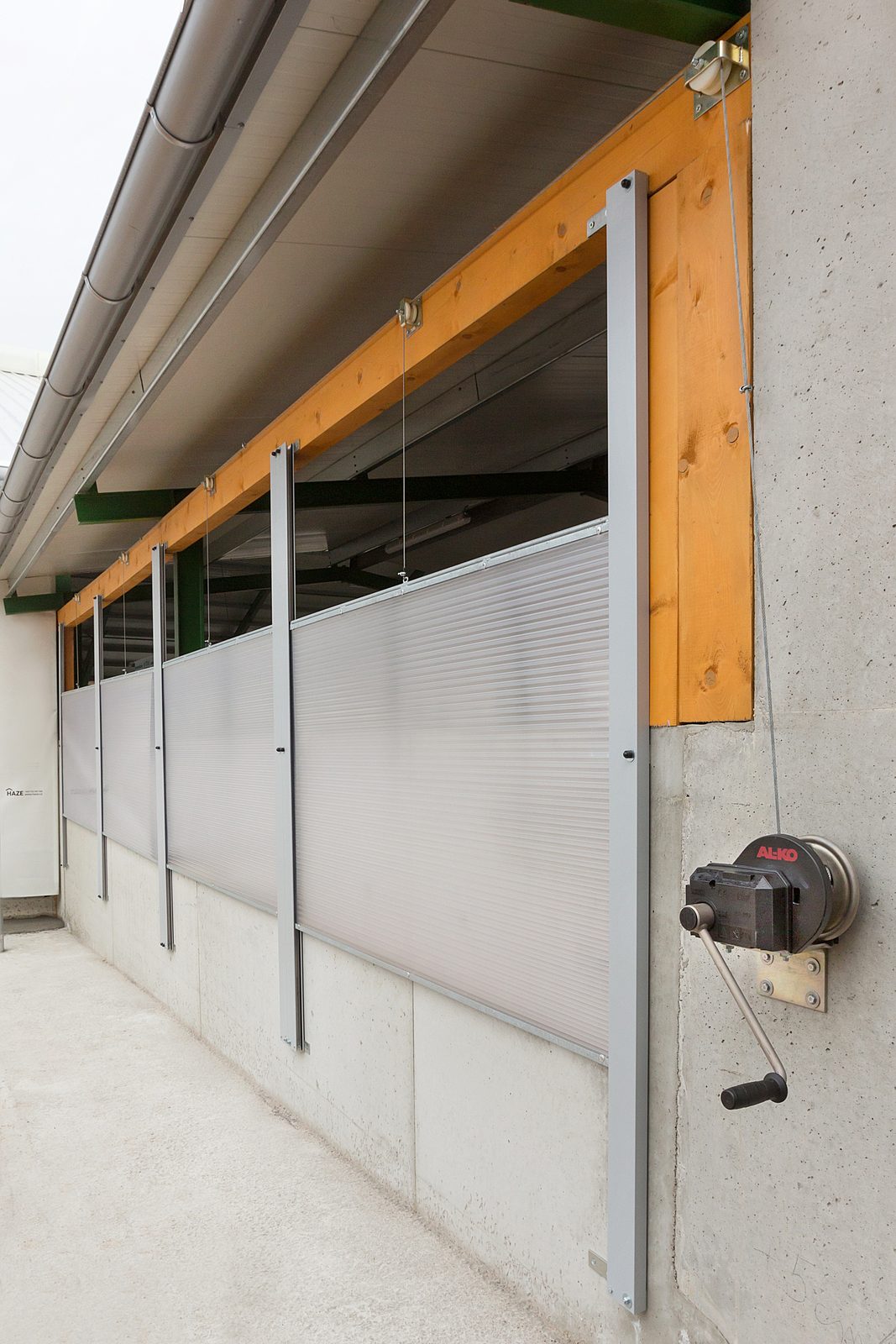 Boční ventilační systém typu F - polykarbonátová stěna, realizace HAZE