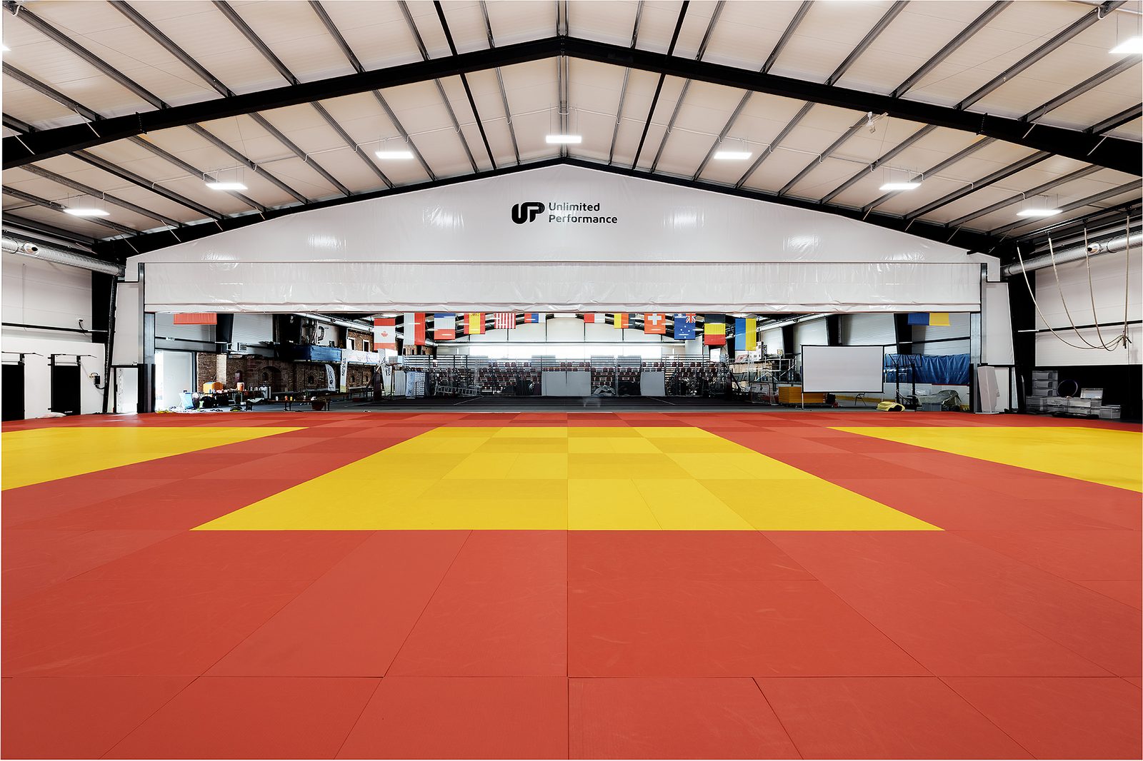 Dělicí stěna ve sportovní hale Krpálek Academy - realizace HAZE